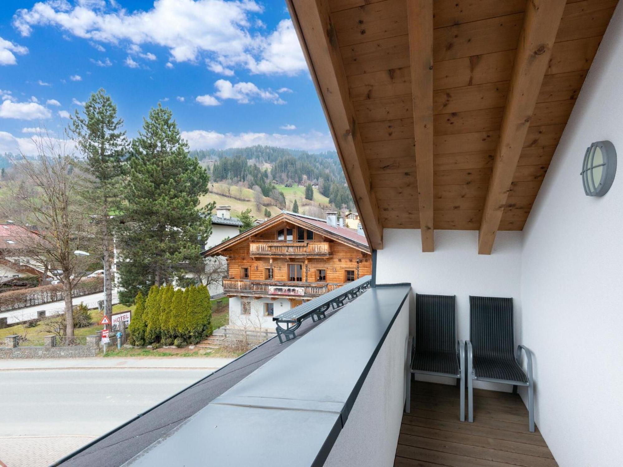 Luxury Penthouse With Balcony Ski Storage Carport Lift Apartamento Brixen im Thale Exterior foto