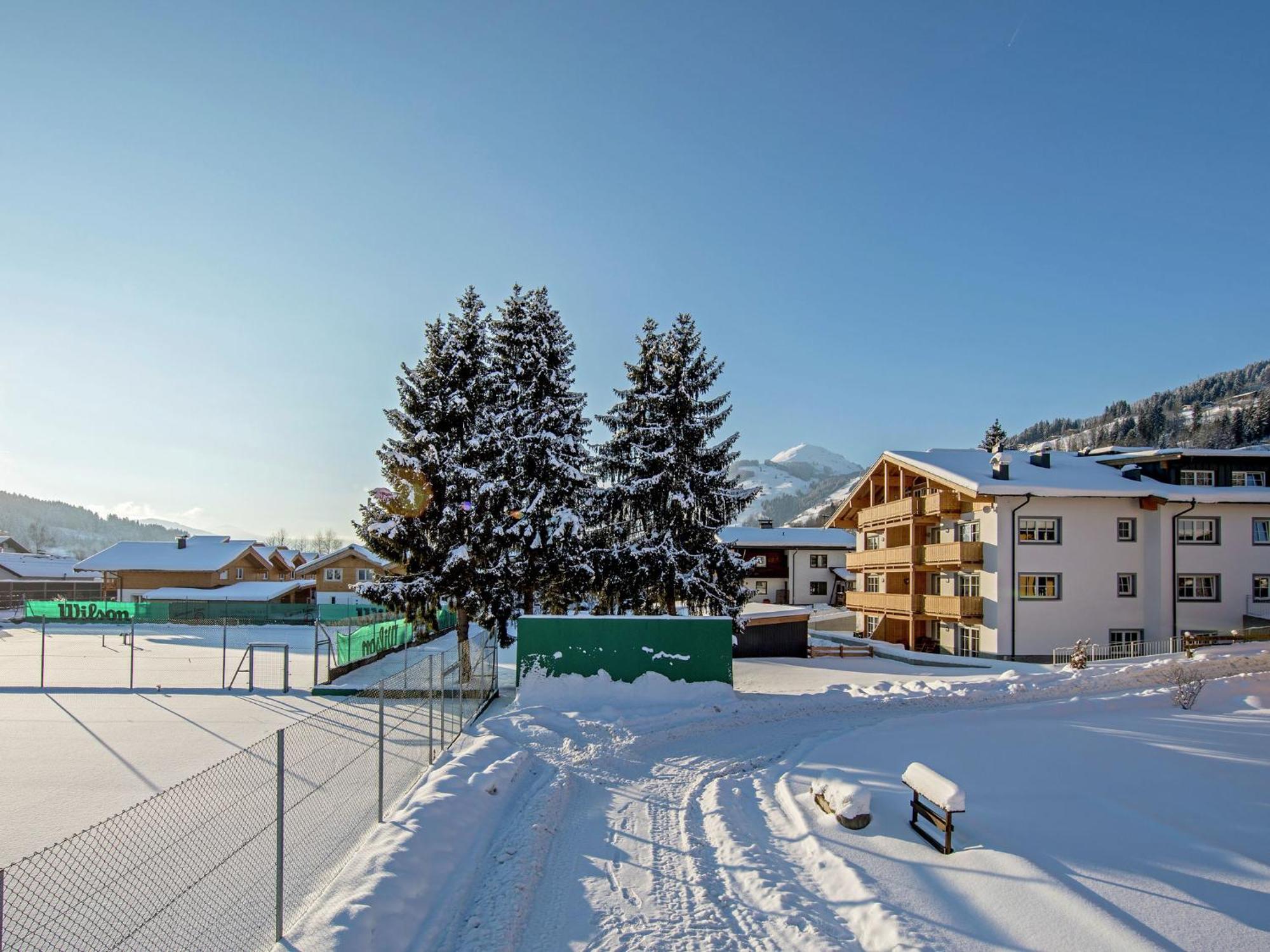 Luxury Penthouse With Balcony Ski Storage Carport Lift Apartamento Brixen im Thale Exterior foto